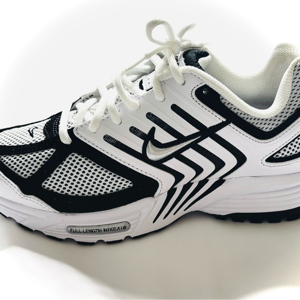 New!! Nike Air Zoom Pegasus Woman’s Running Shoes Black White Size 6
